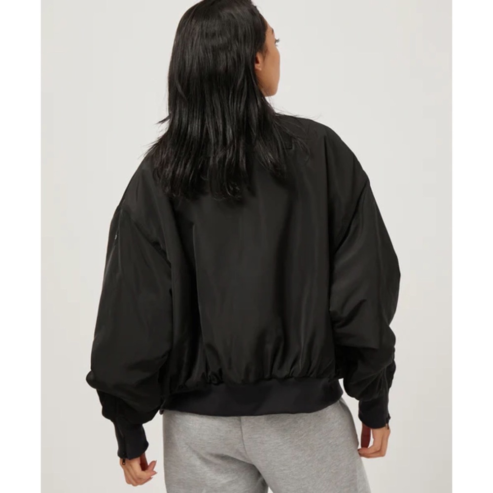 Alo Yoga Faux Fur Urbanite Bomber Jacket in Black/Ivory XS - Picture 4 of 16